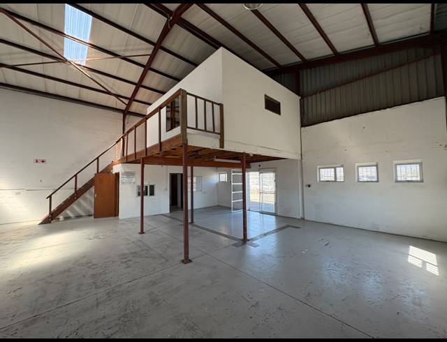 229M² WAREHOUSE TO LET IN BROADLANDS PARK